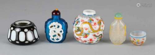 Five times China. 20th century. Consisting of: Two Peking glass snuff bottles. One Family Pink