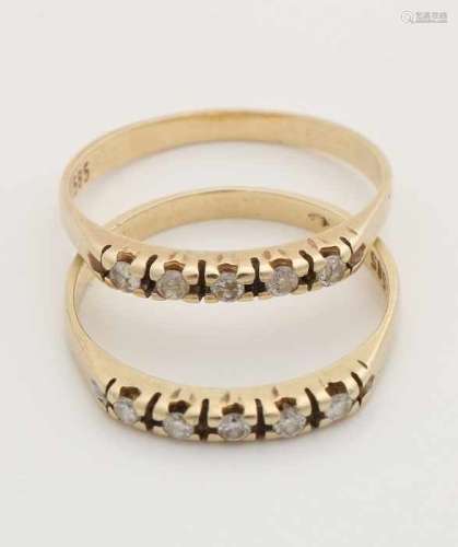 Two identical yellow gold rings, 585/000, with 5 brilliant cut diamonds, total approx. 0,20 crt. ø