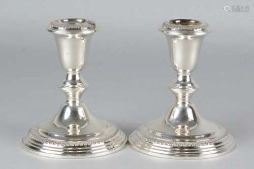 Set with 2 silver candlesticks, 925/000, decorated on round base with a twisting operation. With