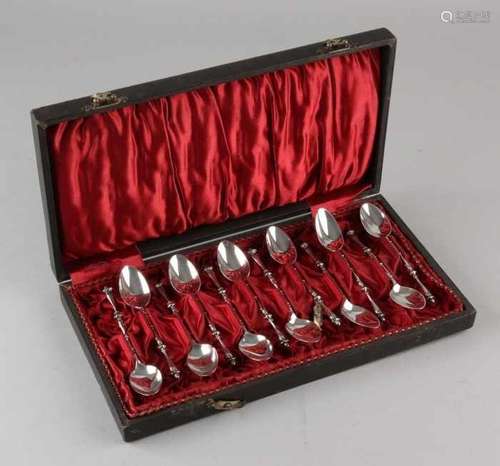 Cassette with 12 silver spoons, 835/000, equipped with a pointed box with a rounded handle crowned