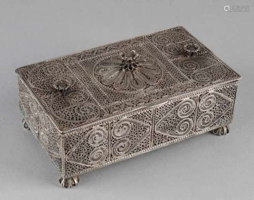 Silver box, 835/000, rectangular model made from filigree with flower appliqué, with hinged lid