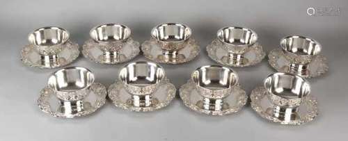 Nine silverplated soup bowls, round bowl with fixed plate decorated with a rim with volutes,