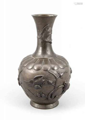 19th Century bronze Chinese vase with apricot trees and bird decor. A dent. Size: 32 x 18 cm ø. In