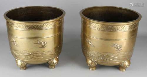 Two large antique Japanese brass crafted flowerpots with Foo dogs heads and birds. Circa 1900. Size: