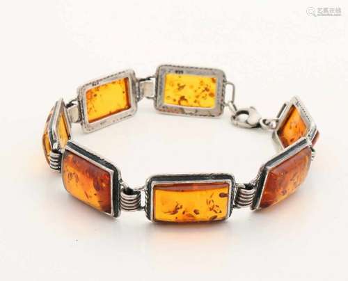 Silver bracelet, 925/000, with amber. Bracelet with 7 rectangular links set with amber stones. Width