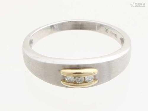 White gold band, 585/000, with diamonds. Matted bandring with a yellow golden rail set with 3