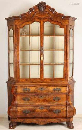 Dutch 19th century carrot notes Baroque display cabinet with double curved bottom and rising hood