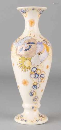 Nice Gouda platelen polychrome vase with floral decor and crackle glaze. Decor Violetta. 509 ES.