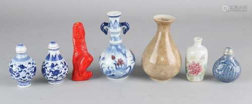 Lot of various old Chinese. Among others: three snuff bottles, three different vases, and red