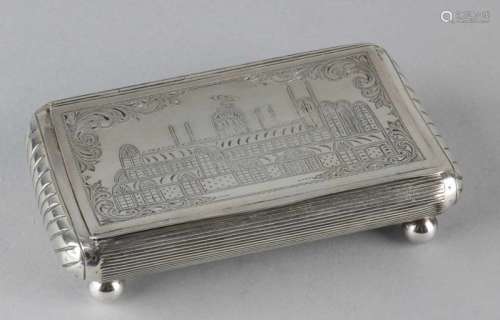 Beautiful silver tobacco box, 833/000. Tobacco box with hollow shape on 4 ball legs. The lid is