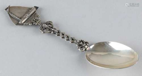 Silver occasional spoon, 925/000, with puntbak, double twisted stalk with dolphins and crowned