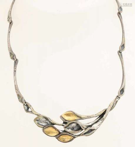 Silver choker, 835/000, with gold plated details. Choker with organically shaped links with a