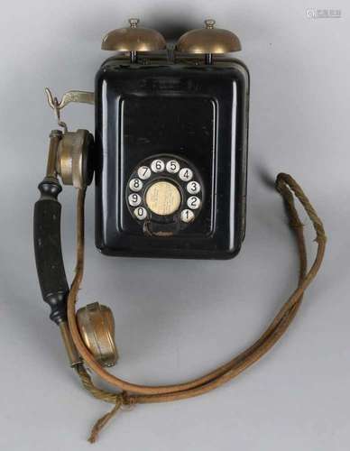 Antique pre-war phone. Hang model. Size: 36 x 23 x 14 cm. In good condition. Antikes Vorkriegs-