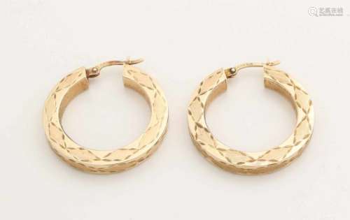 Gold earrings, 585/000, out of square tube with matted cut and an engraved pattern. Width 4 mm. ø 24