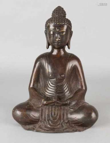 Old / antique Oriental / Chinese bronze buddha. Size: H 26 cm. In good condition. Alt / antikes