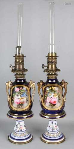 Twice 19th century French porcelain oil lamps with gold + floral decors. On loose foot. Size: H 84