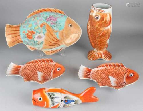 Five times Japanese antique Kutani porcelain with carp performances. Consisting of: Three fish