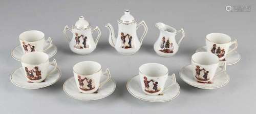 Nice antique Jugendstil children's service. Circa 1915. Consisting of: Teapot, milk + sugar and