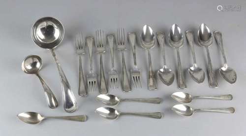 Silver cutlery, 833/000 and 925/000, round model with fillet edge, with a sauce and soup spoon, 6