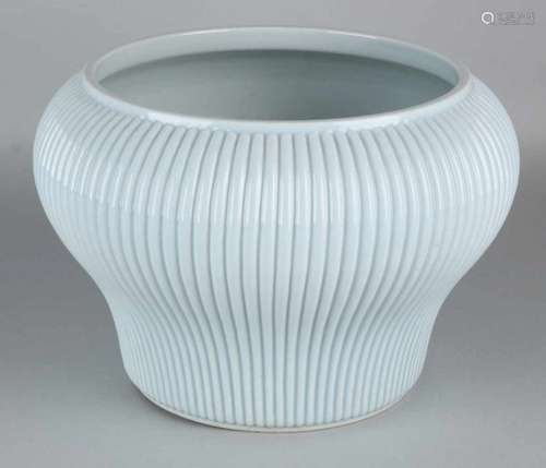 Large old Chinese porcelain ribbed vase with light blue glaze. Size: 18 x 25 cm ø. In good