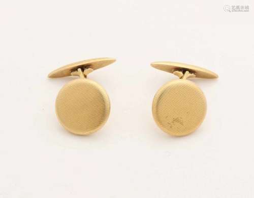 Yellow gold cufflinks, 750/000, round model with ribbing. ø 16 mm, approx. 9.2 grams In good