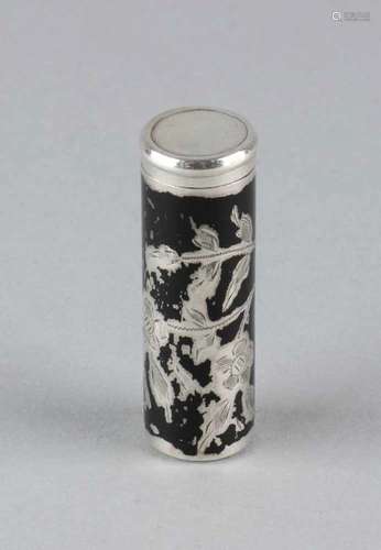 Silver 935/000 lipstick holder with enamel and floral images. Size: L 6 cm. Weight: approx. 13 gr.