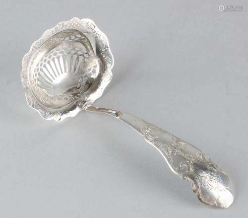 Silver spreading spoon, 833/000, with rectangular-shaped box with sawn decor and engraving, with a