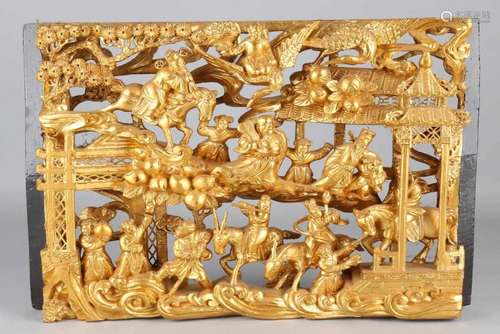 Chinese wood-stained gilded altarpiece. Second half of the 20th century. Size: 26 x 39 x 4 cm. In