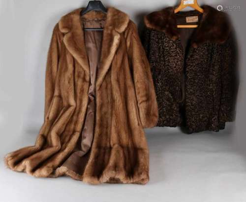 Two old ladies fur cloaks. One time bisam and one mink. Long and short. Second half of the 20th