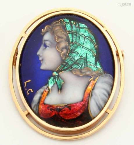 Golden brooch 750/000 with limoge portrait. Oval brooch with double tight edge with limoge portrait.