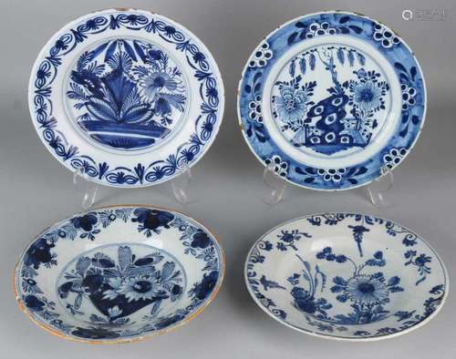 Four times 18th century Delft Fayence signs. Divers. Two good, two edge damage. Size: ø 22 - 23