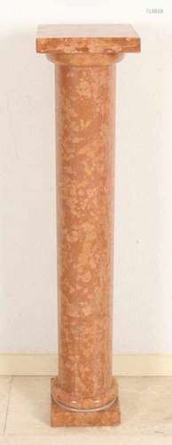 Marble column, salmon-colored. 20th century. Size: 88 x 20 x 20 cm. In good condition.