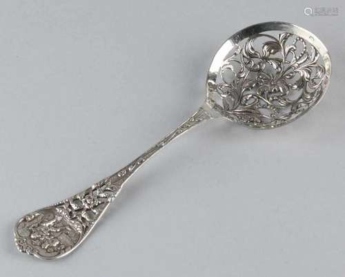 Silver 835/000 wet fruit shovel with floral openwork bowl and floral stem with scene of old Dutch