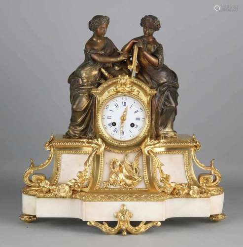 Antique gilded French bronze pendulum with white marble and two figures. Circa 1850. With eight-