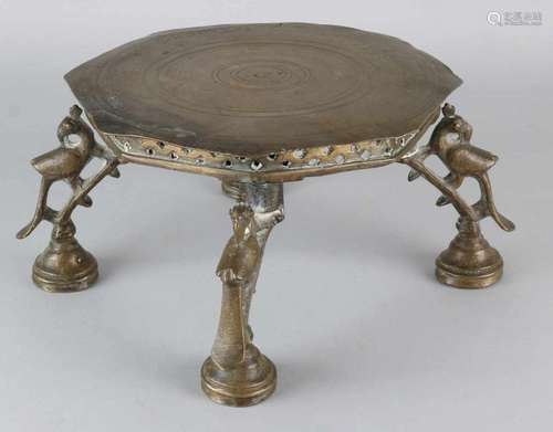 19th Century bronze table with cuneiform script and Arabic script (Persia). With parrots decor,