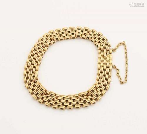 Gold bracelet, 750/000, with pantera link. Equipped with lock and safety chain. Width 10 mm,