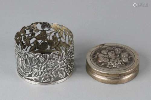 Silver jam jar holder, 833/000. Round openwork holder for jam jar with fruit decor with matching lid