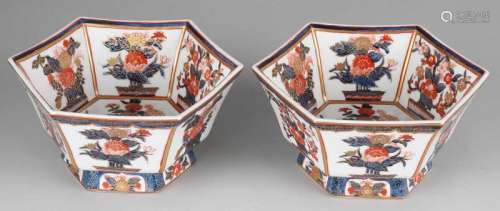 Two Imari porcelain six-sided bowls with floral decors. Second half of the 20th century. Size: 10
