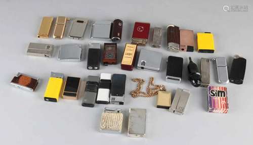 Lot with various lighters from different brands. Untested in various conditions. Lot mit