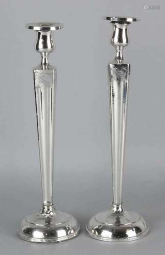 Two silver candlesticks, 925/000, on a round base with square gradient column decorated with