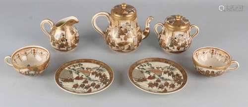 Antique delicately decorated five-piece Japanese Satsuma tea set with gold and figure decors.