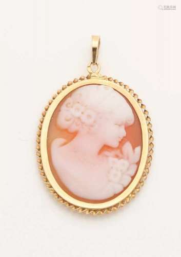 Golden pendant, 800/000, with cameo, portugal. Oval pendant with a twisted edge with a cameo with