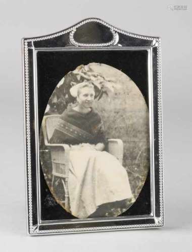 Silver photo frame, 925/000, model with pearl border and wooden back. 11x16c. In good condition