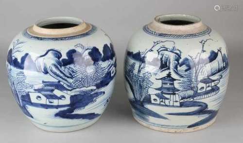 Two large antique Chinese porcelain ginger jars with coastal decor. Size: 22 x 21 cm ø. In good