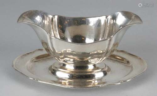 Silver sauce bowl, 830/000, with fixed stand. Provided with contoured edges with a hammered