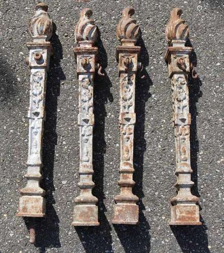 Four times 19th century Louis Seize cast iron garden columns with flares. Size: H 66 cm. In good