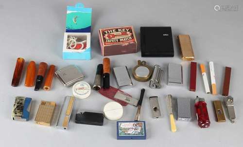 Lot with various lighters and accessories from different brands. Untested in various conditions. Lot