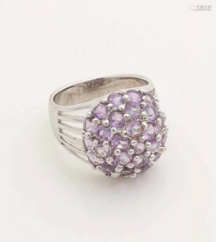 Silver rosette ring, 925/000, with round facetted amethysts and a wide partly openwork band. ø