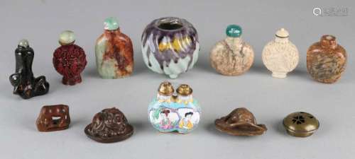 Eleven share various Chinese objects. Consisting of: Seven snuff bottles, three (netsuke) figures,