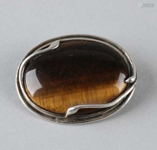 Large oval silver brooch / pendant, 925/000, with large oval tiger eye with decorative border. 36x46